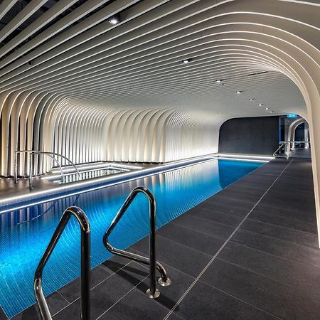 Skye Suites Сидни Екстериор снимка The pool at The Standard London