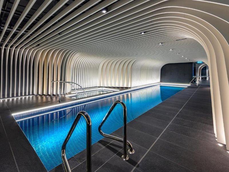 Skye Suites Сидни Екстериор снимка The pool at the 2018-opened The Standard, East Village