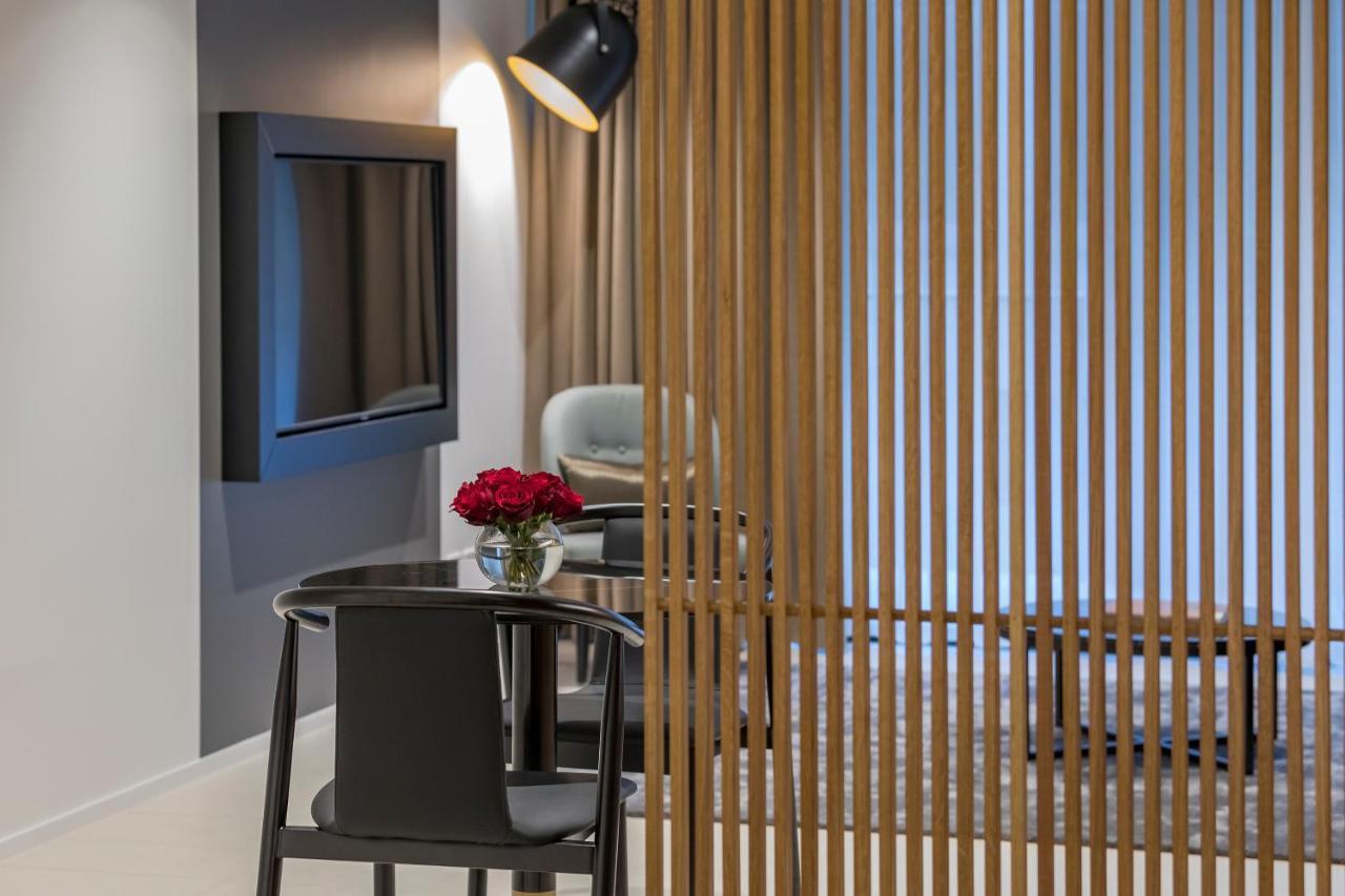 Skye Suites Сидни Екстериор снимка A room divider